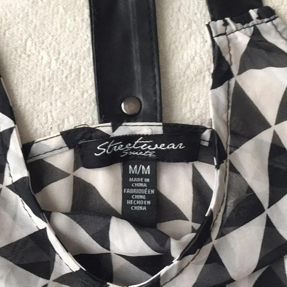 3/$15 Maximalist grunge Geometric print vegan flowy halter sheer top sz med - Picture 3 of 10